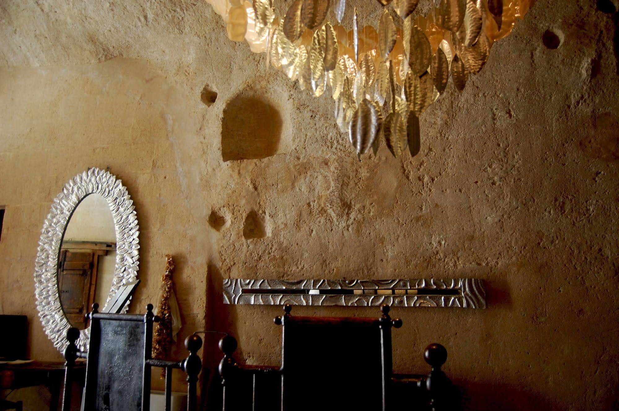 La Corte Degli Agostiniani Apartment Matera Bagian luar foto