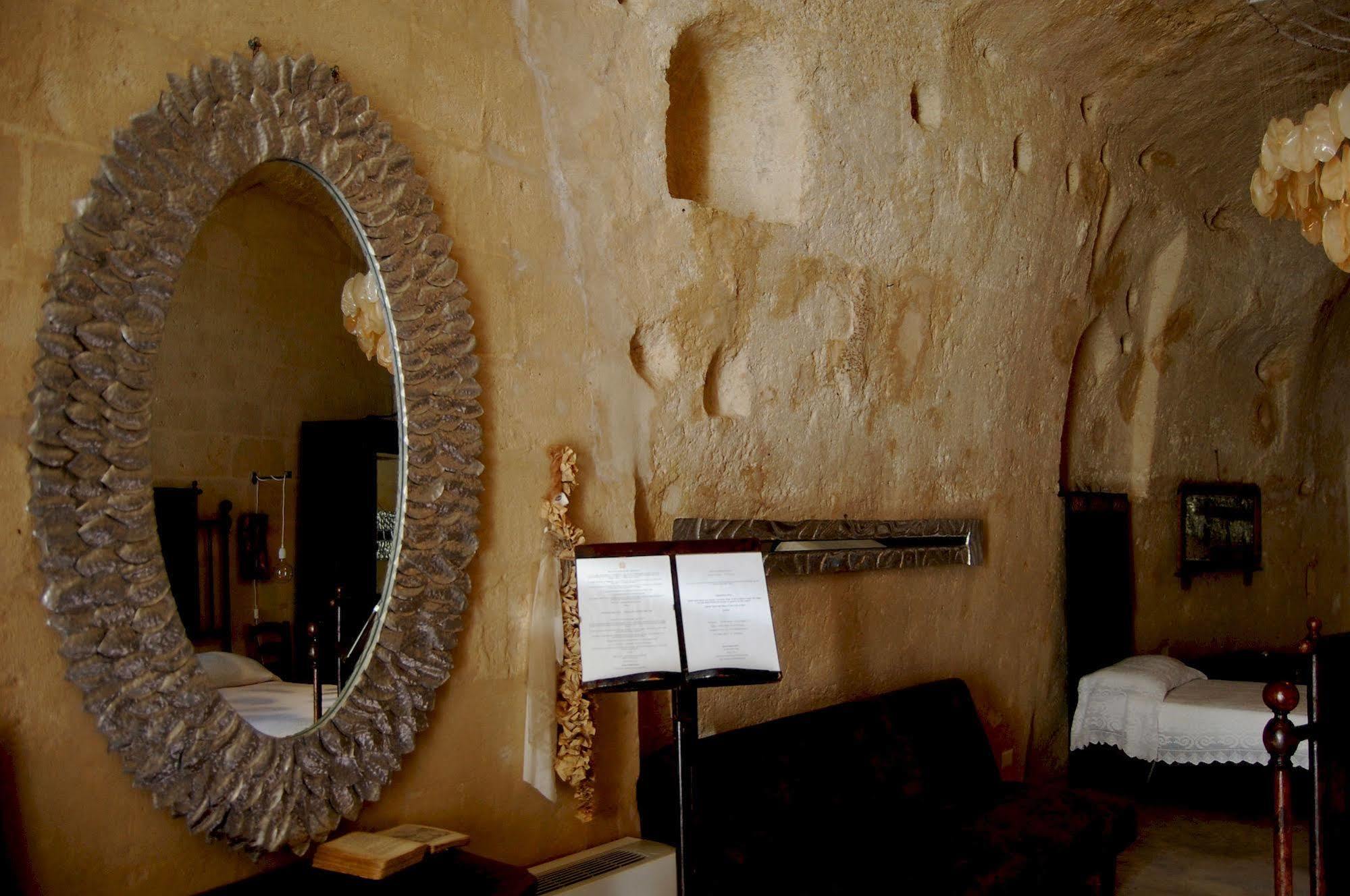 La Corte Degli Agostiniani Apartment Matera Bagian luar foto