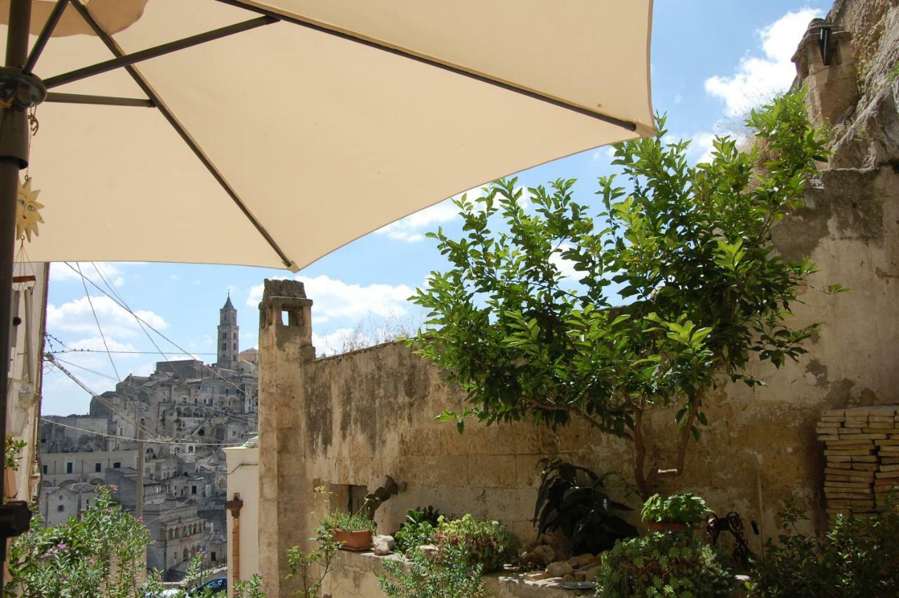 La Corte Degli Agostiniani Apartment Matera Bagian luar foto